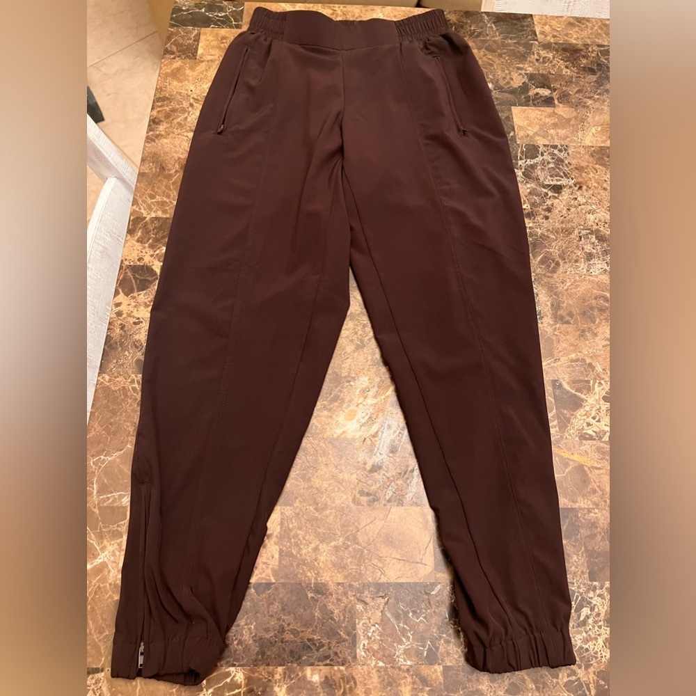 These are Dry Quick joggers in XS 💜